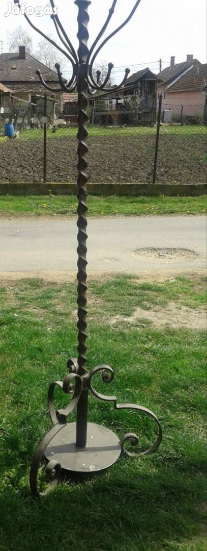 Kovácsoltvas fogas
