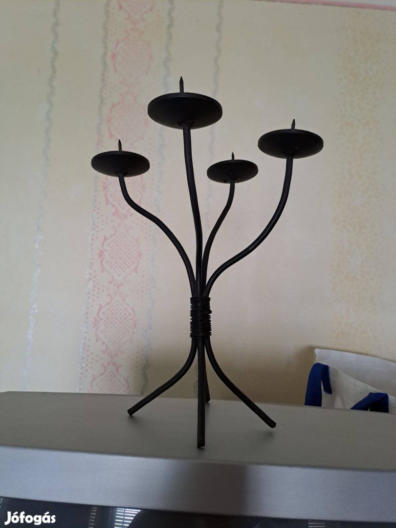 Kovácsoltvas gyertyatartó