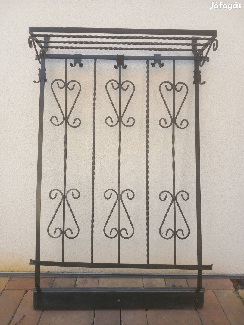 Kovácsoltvas jellegű fogas