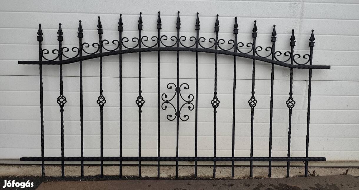 Kovácsoltvas jellegű kerítés elemek