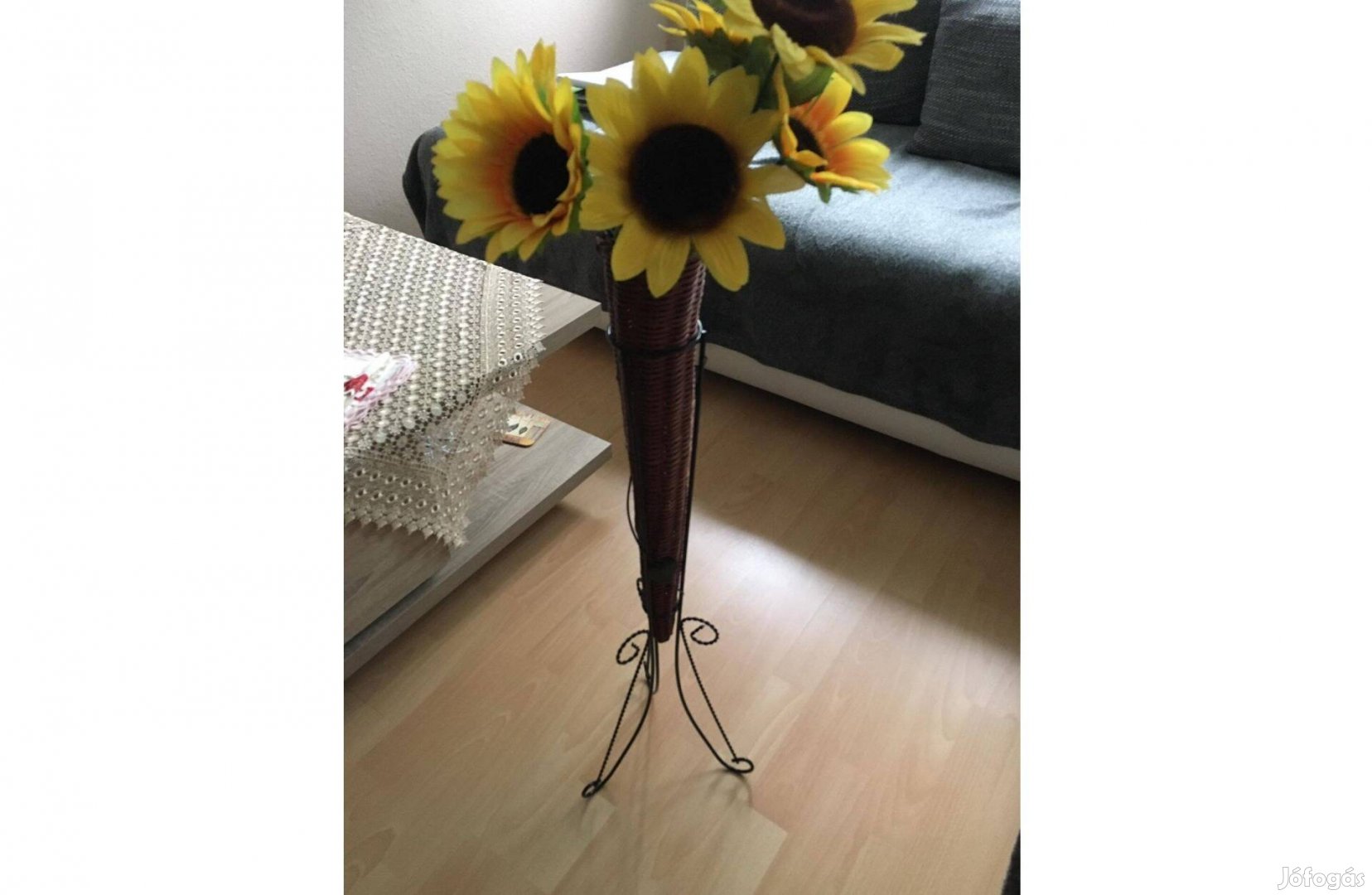 Kovácsoltvas virágtartó kovácsolt vas 75 cm magas virág nélkül
