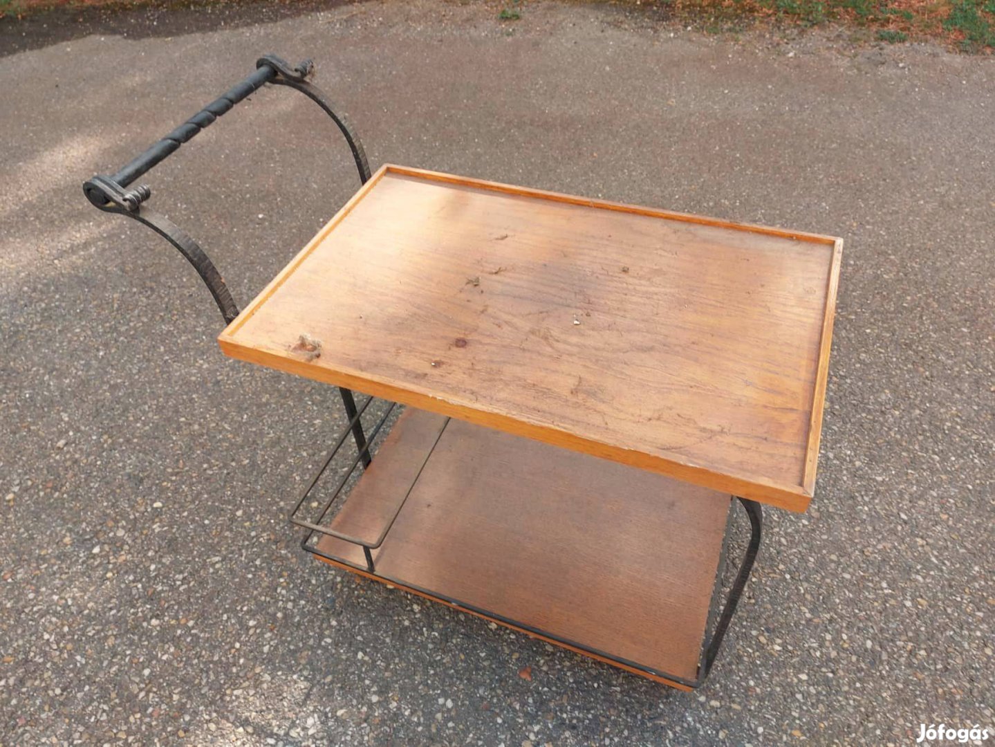 Kovácsoltvas zsúrkocsi