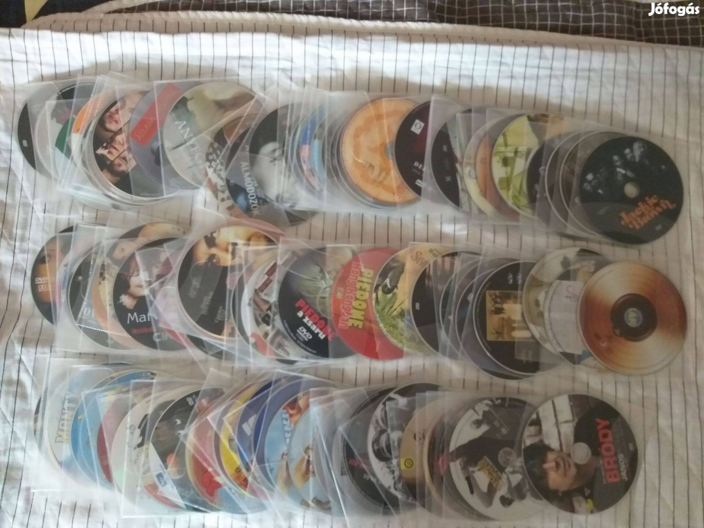 Közel 100 db DVD film