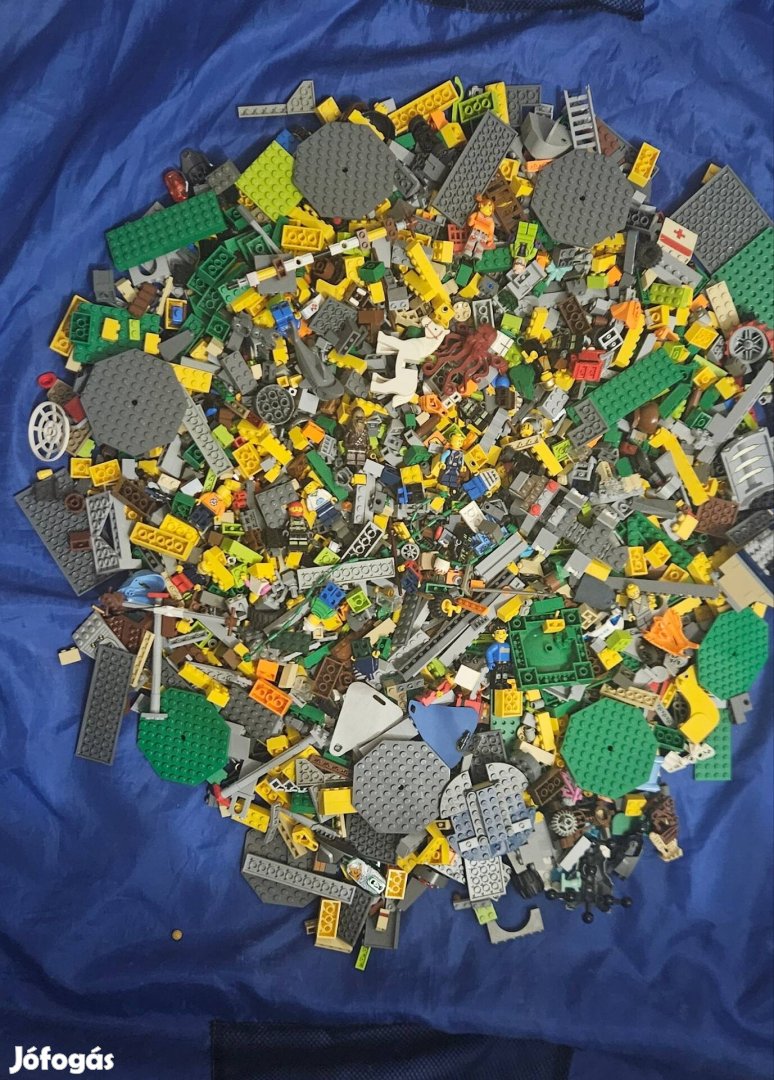 Közel 4kg ömlesztett lego