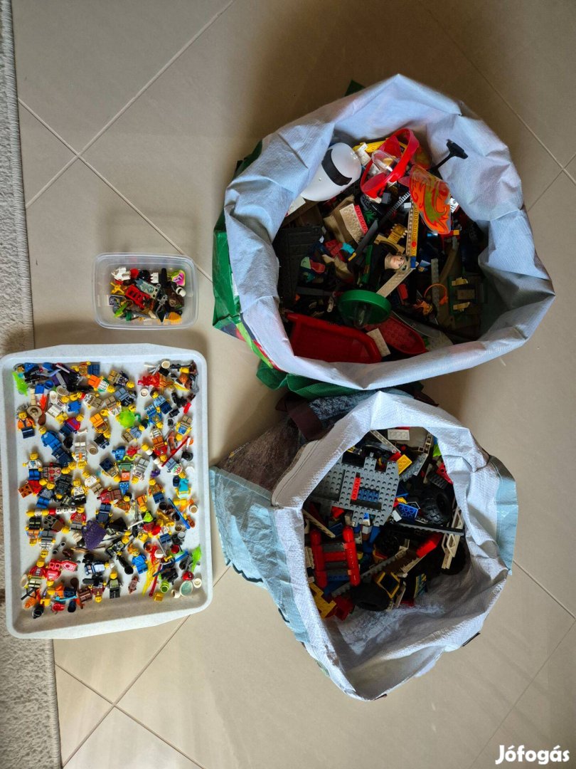 Közel 7 kg lego rengeteg figurával kiegészítővel ingyen fox