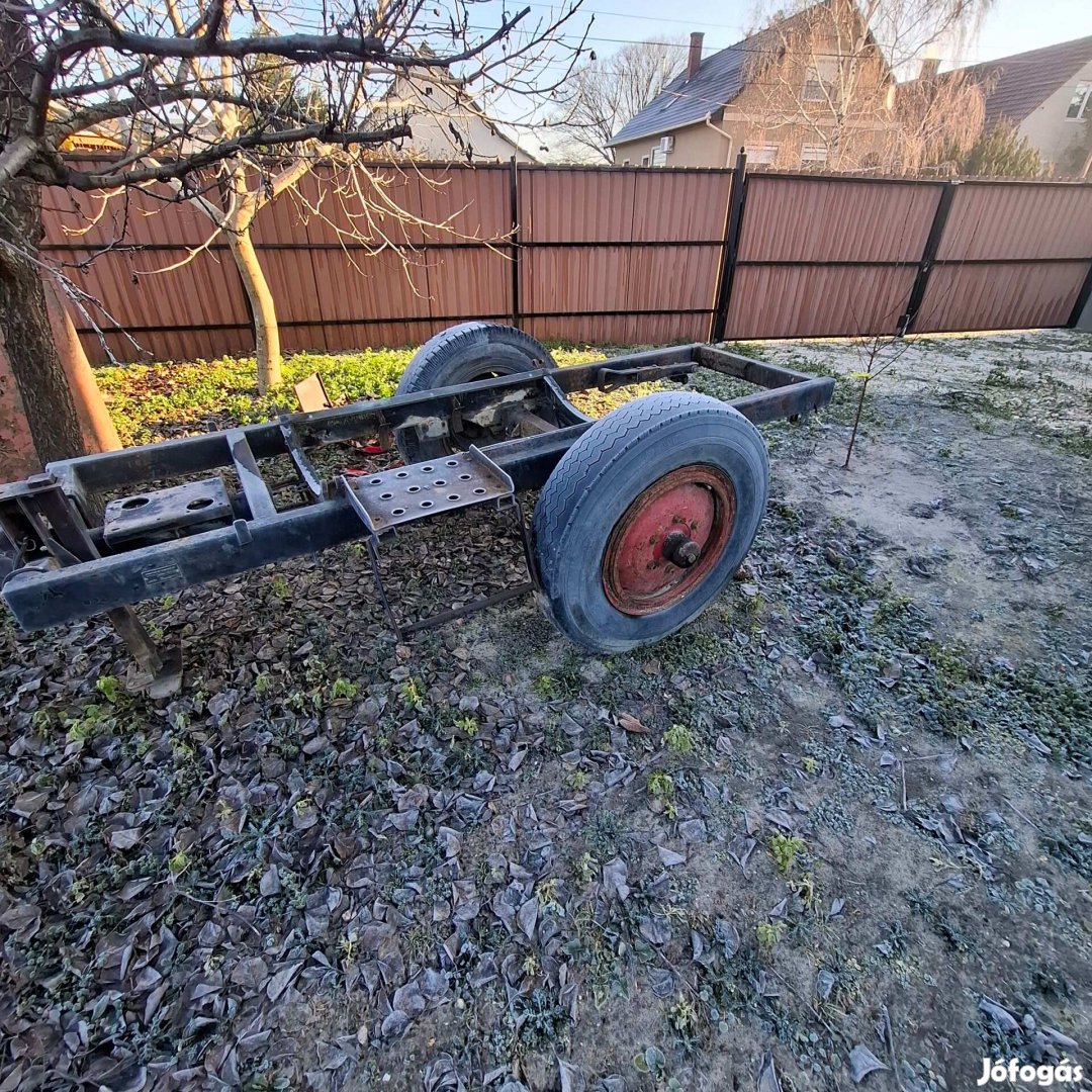 Közelitő kocsik ,egy tengelyes kocsik eladóak