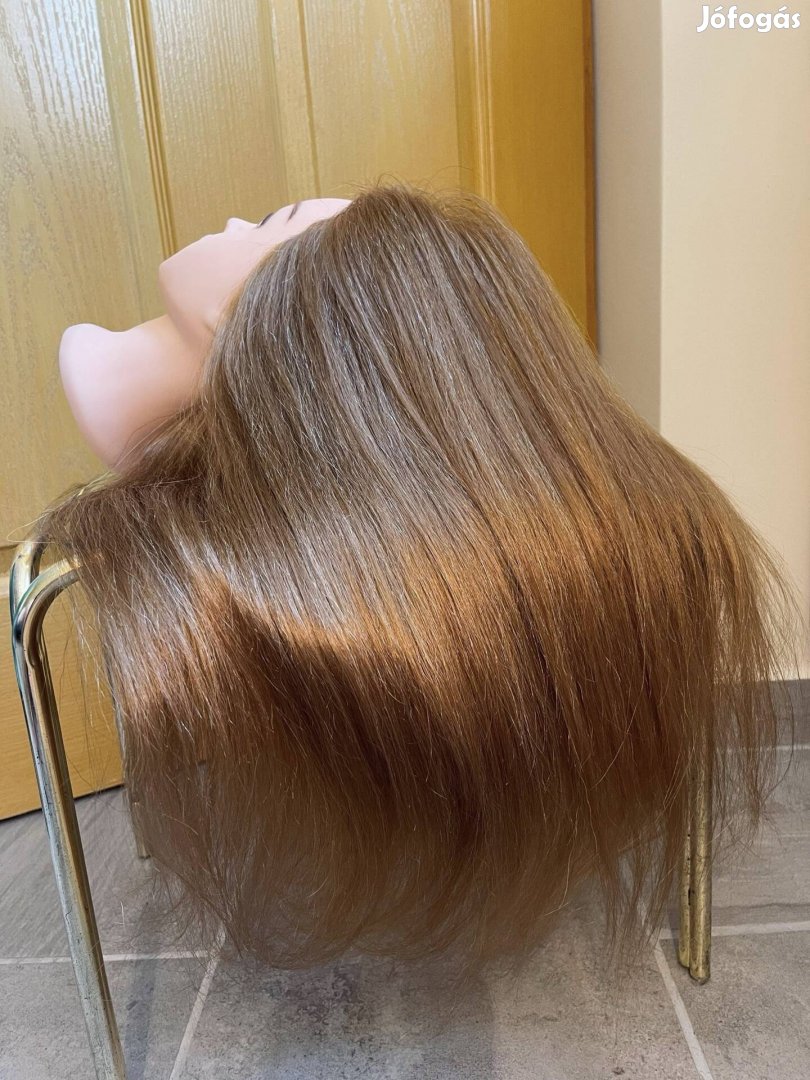 Középbarna hajú dús babafej 70% emberi hajjal új ajándék tartó állvány
