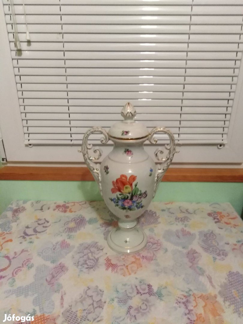 Közepes méretű 38-cm osztályos serleg váza