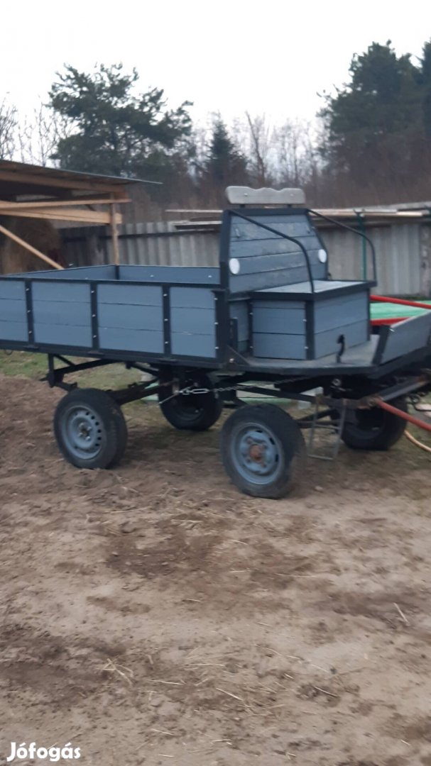 Közepes méretű lovaskocsi
