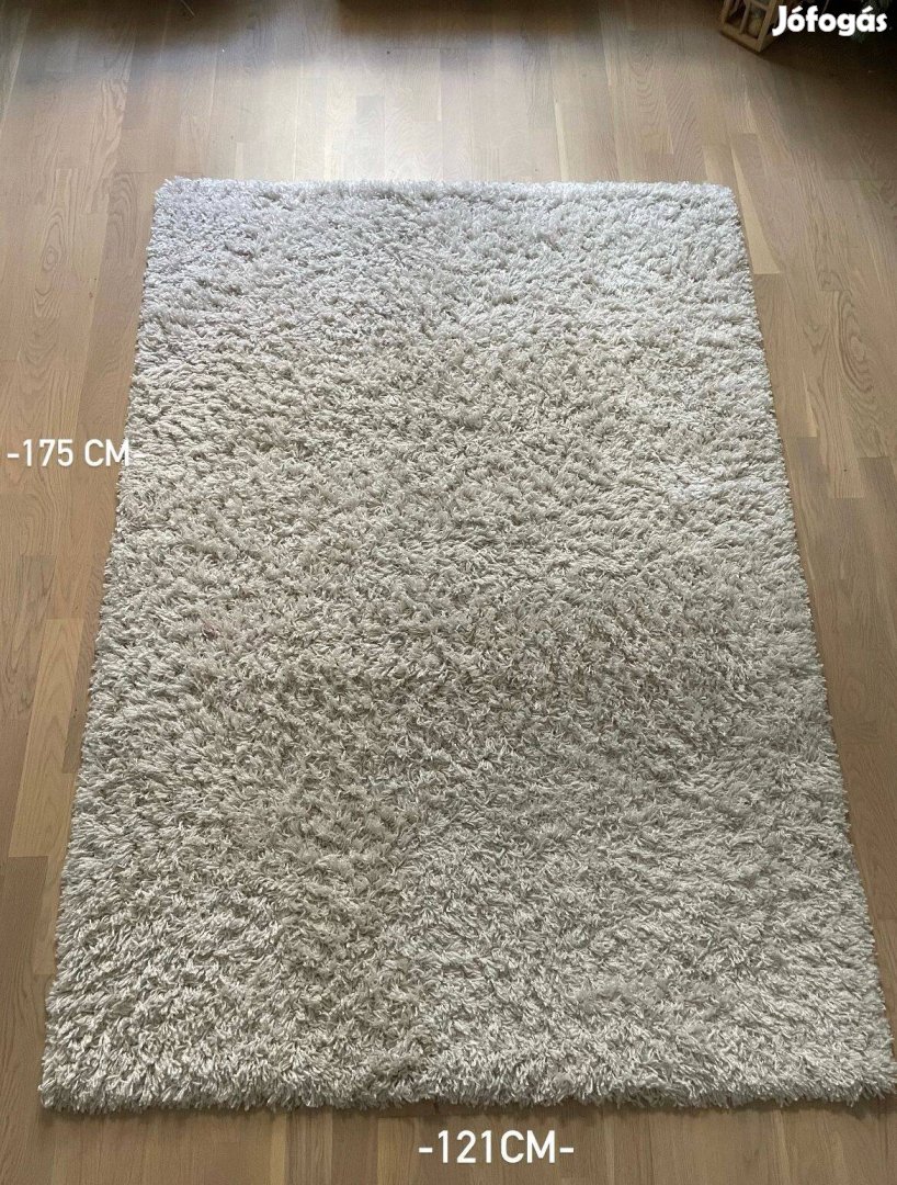 Közepes méretű szőnyeg