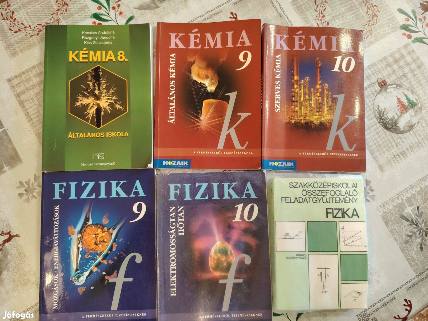 Középiskolai tankönyvek