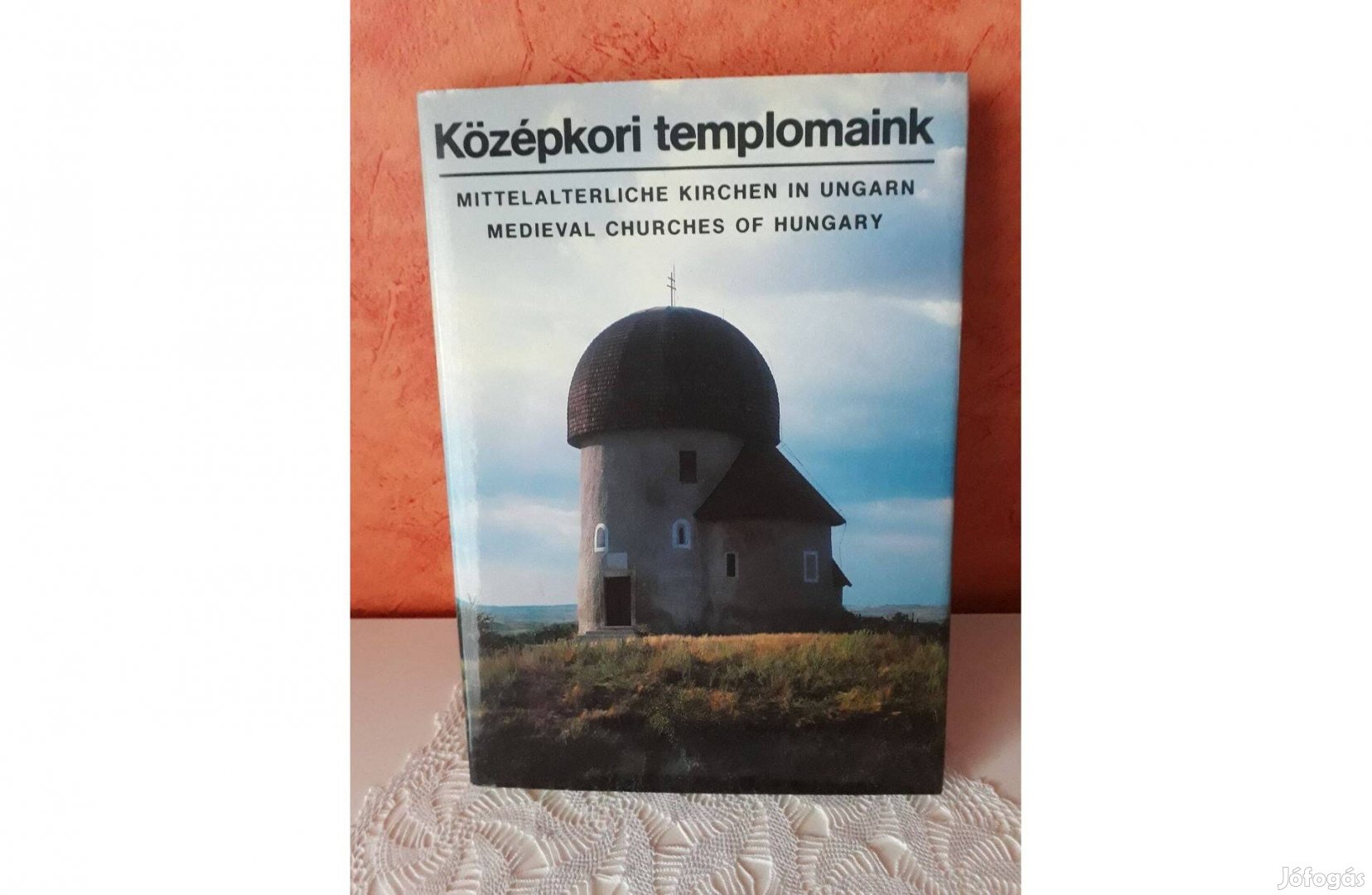 Középkorú templomaink, keménytáblás, hibátlan állapotú könyv