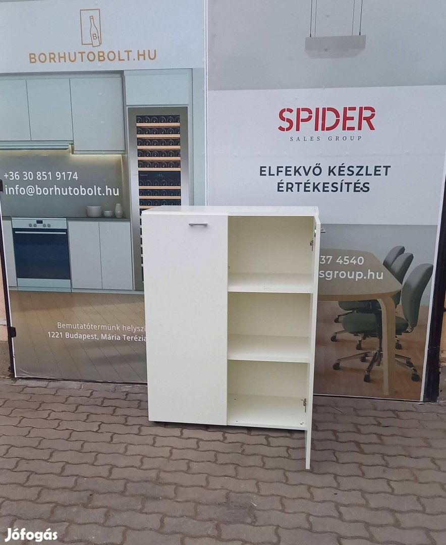 Középmagas szekrény, belül polcos, fehér színű - használt irodabútor