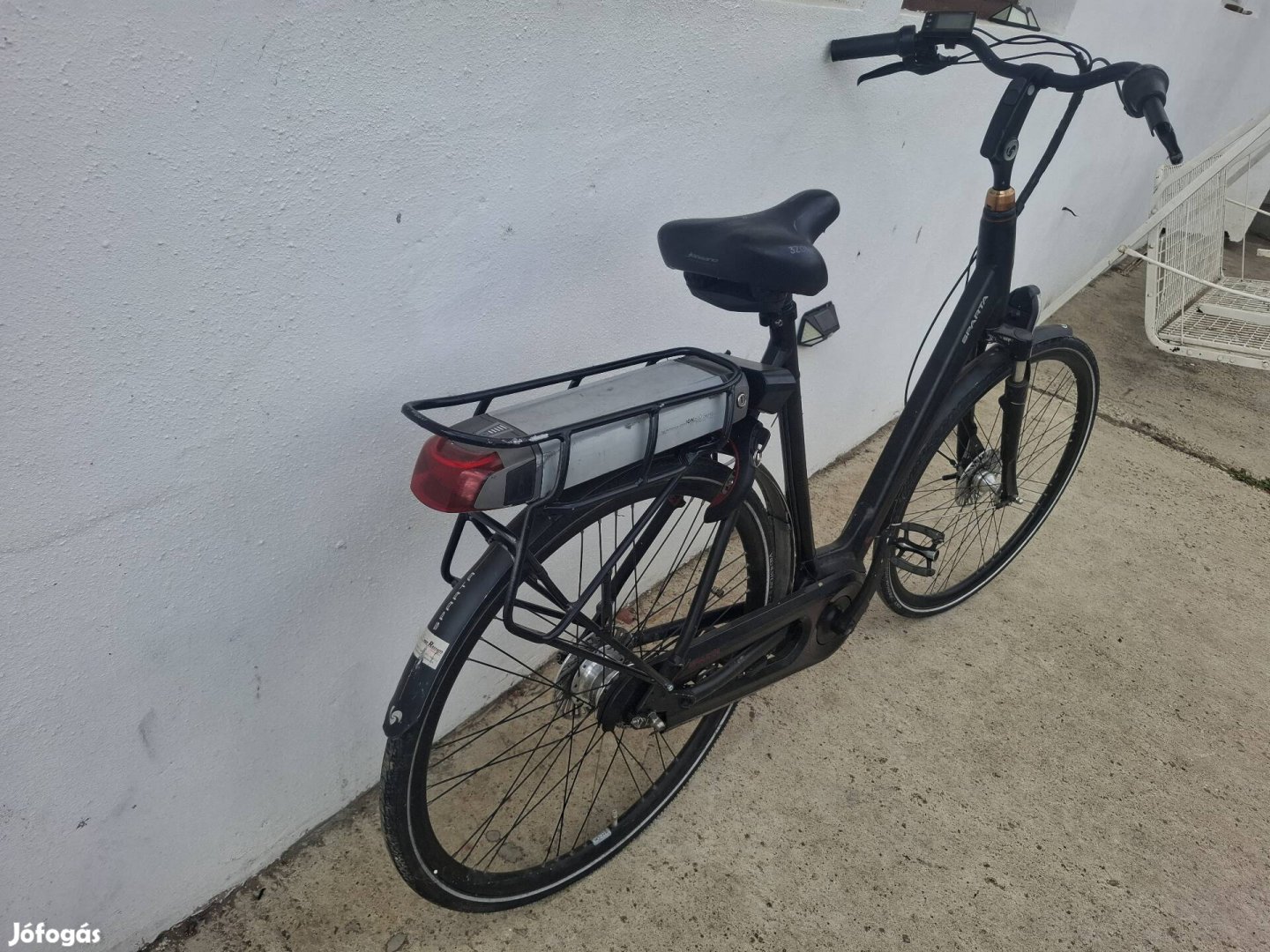 Középmotoros elektromos kerékpár.