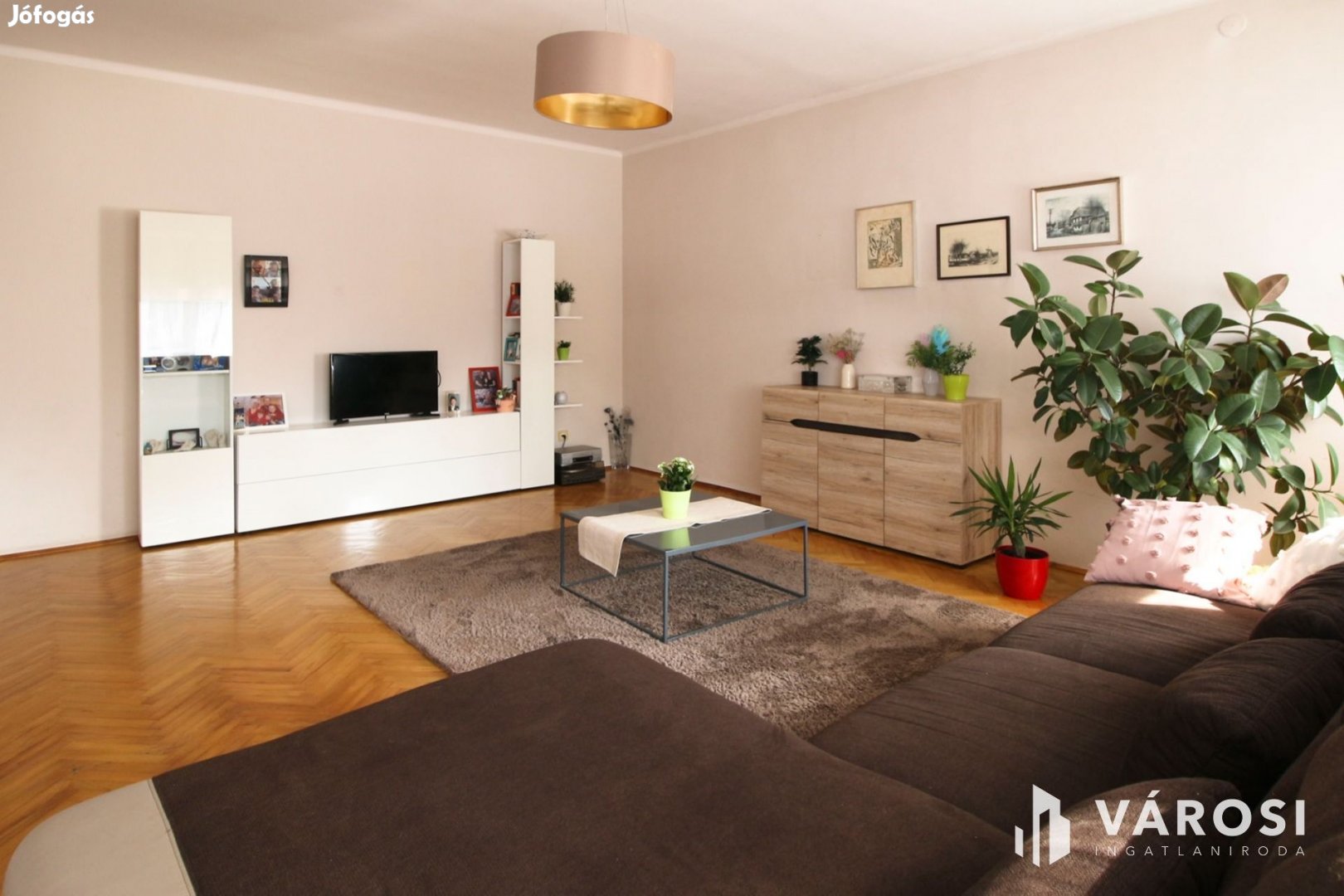 Közkedvelt utcában ikerház eladó!