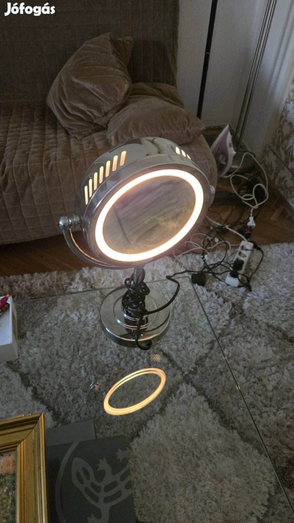 Kozmetikai tükör eladó.