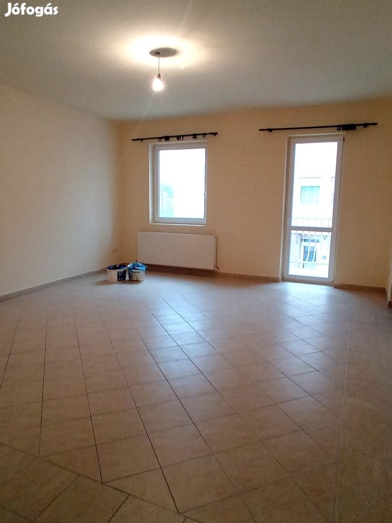 Központban lévő, nappali2 szobás lakás eladó