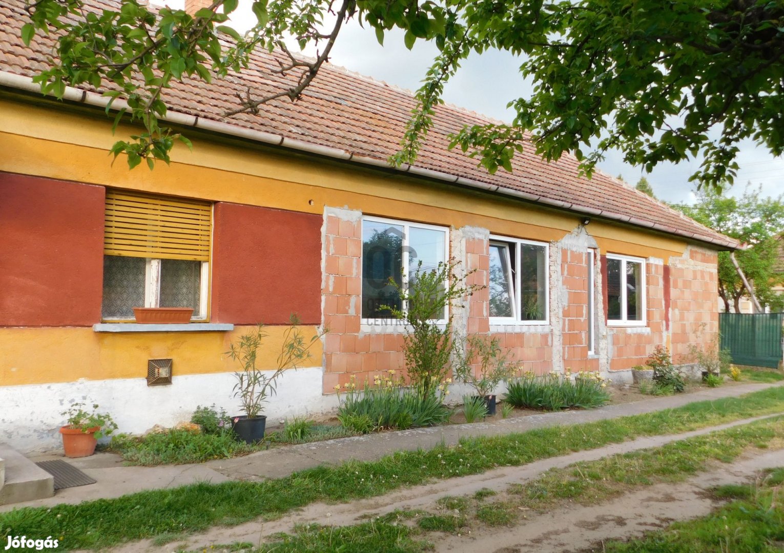 Központhoz közeli családi ház Tápiószentmártonban