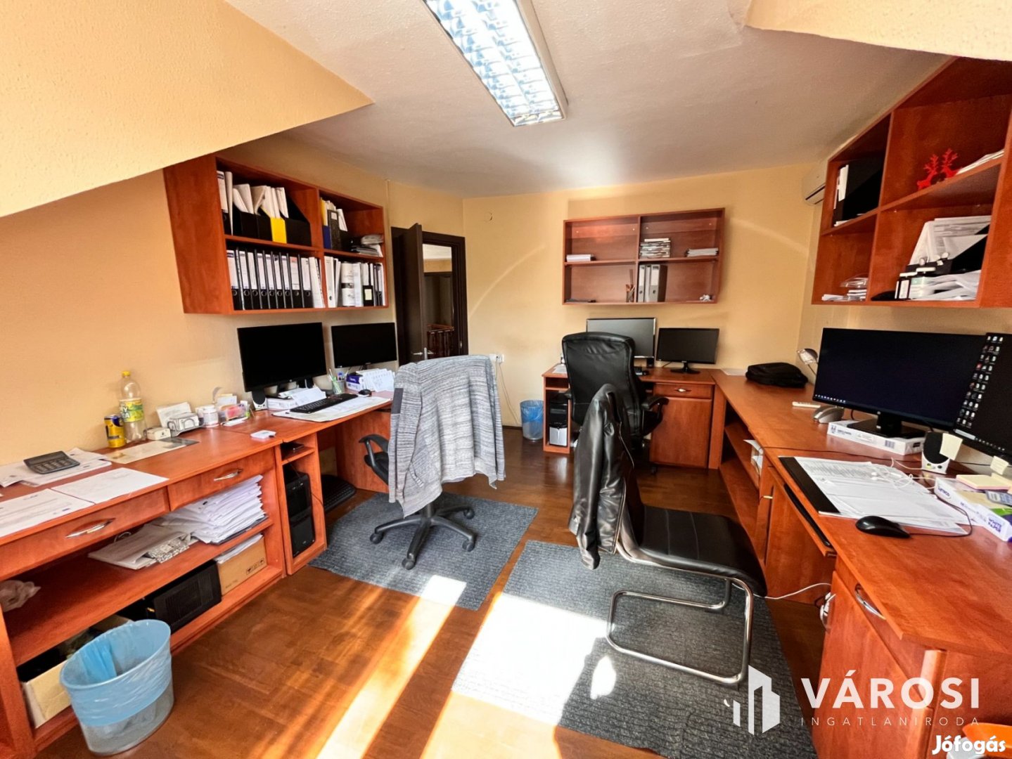 Központi elhelyezkedés, sokrétű hasznosítás!