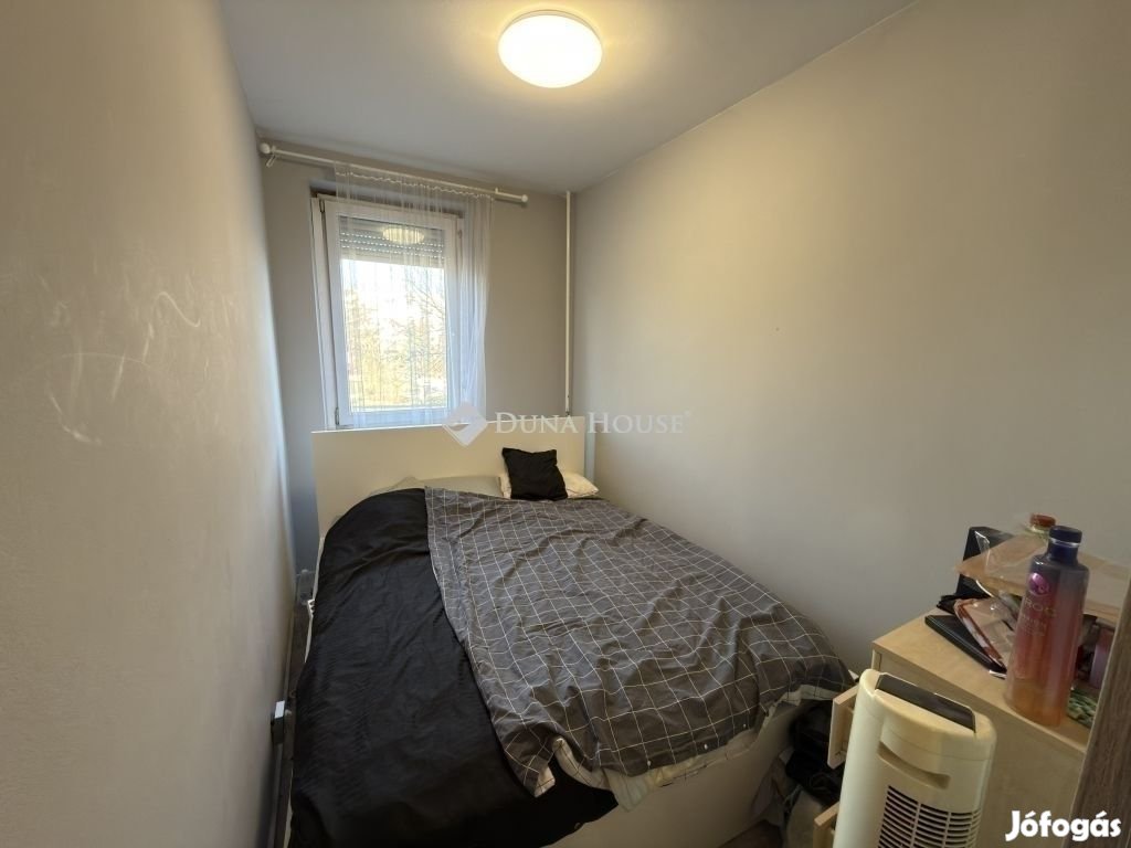 Központi elhelyezkedésű panellakás