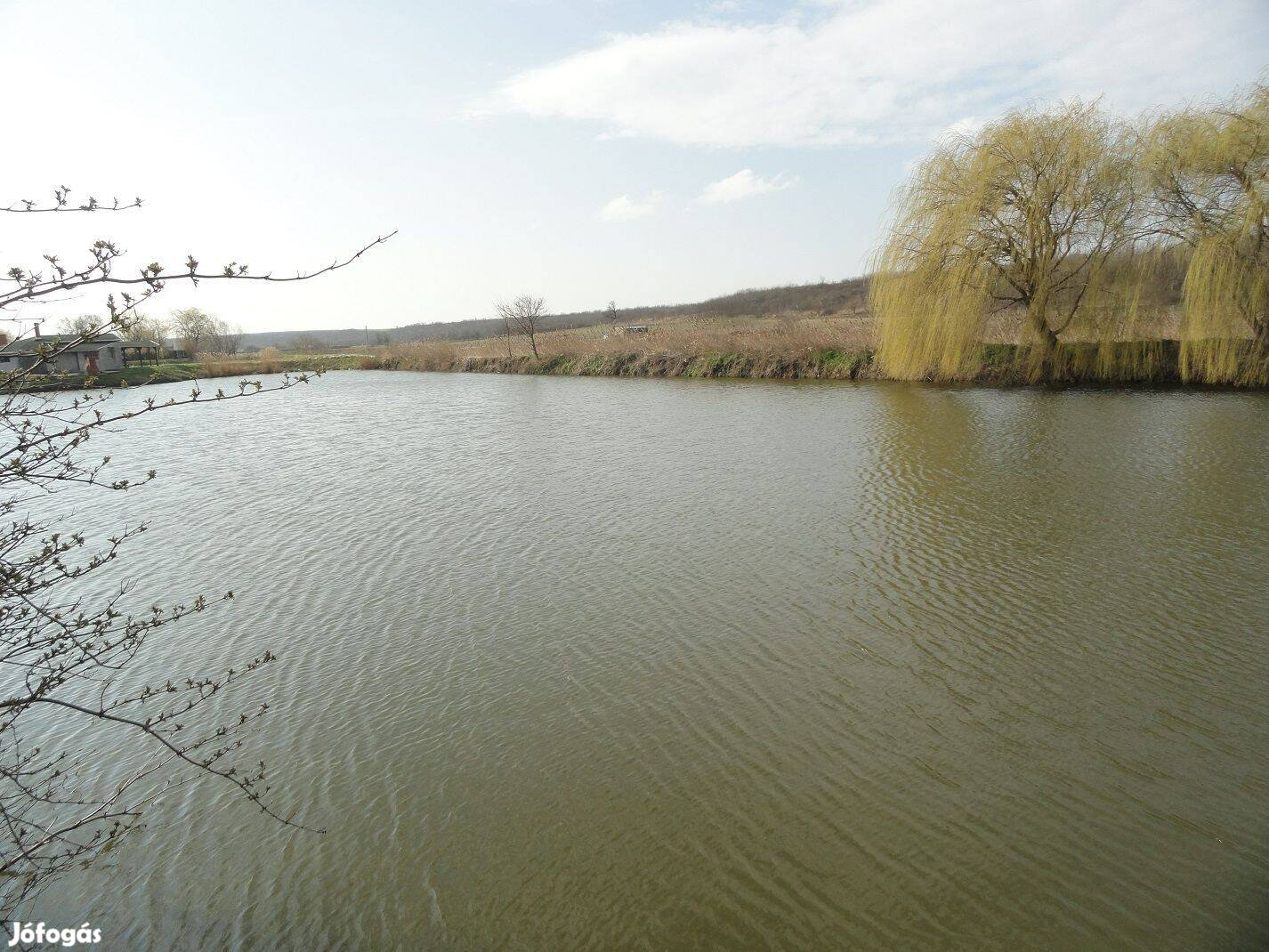 Közvetlen tóparti telek, horgásztó partján, a Szilvássy Horgászfaluban