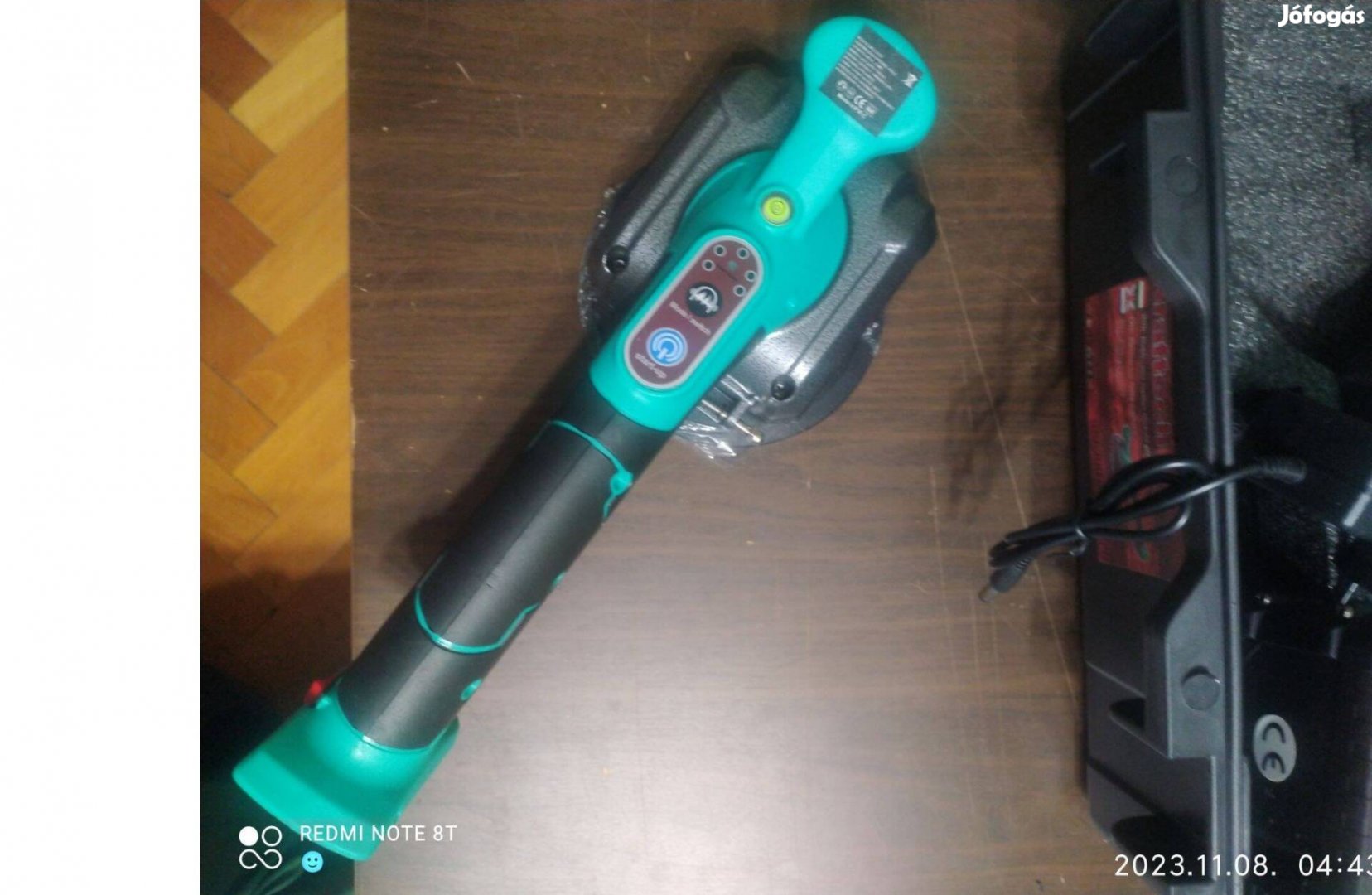 Kraftech akkus csempevibrátor 2 akku kofferben - 48V KT/TIL-48xpro