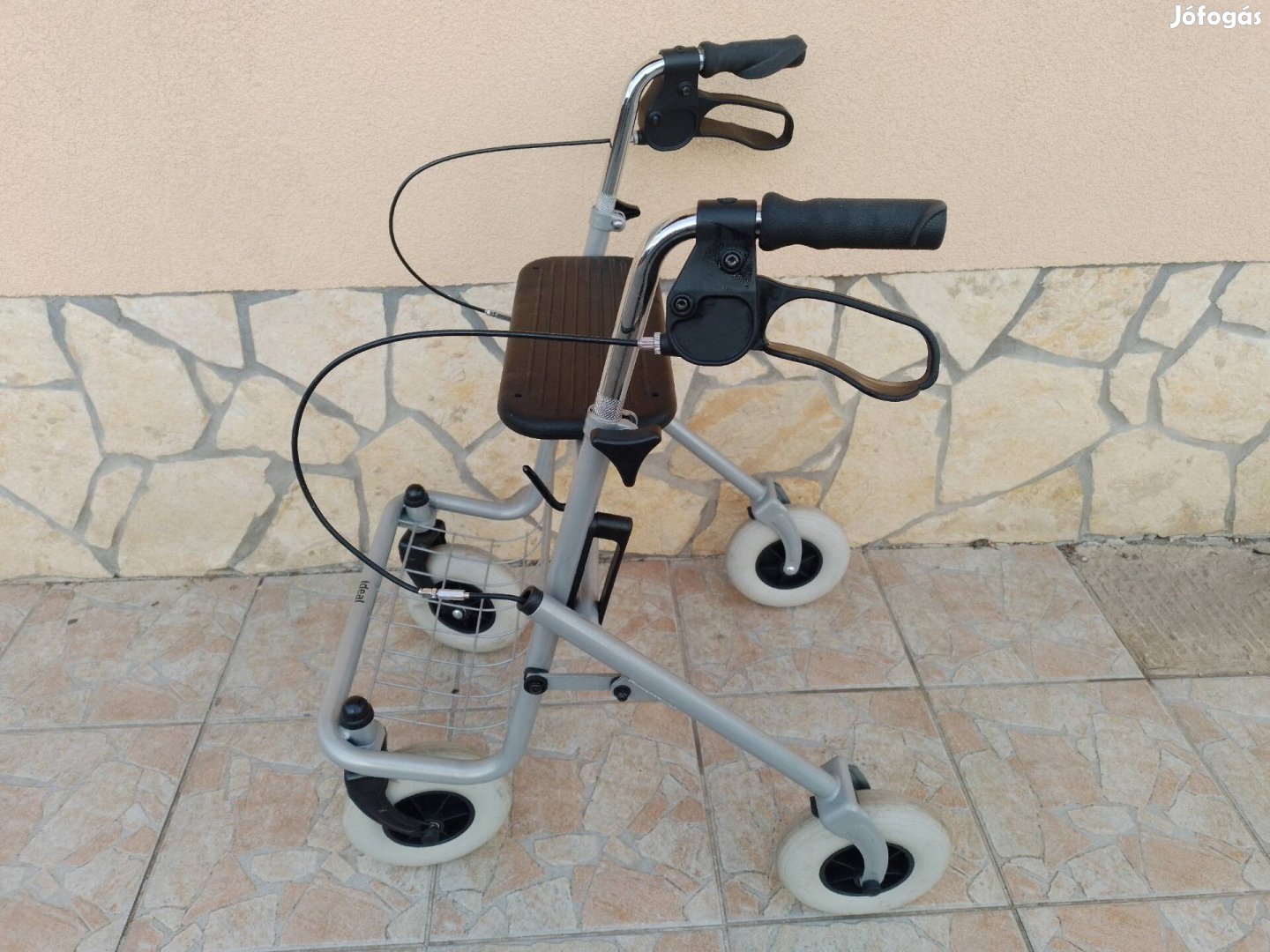 Krause Rollator járássegitö orvosi segédeszköz. 