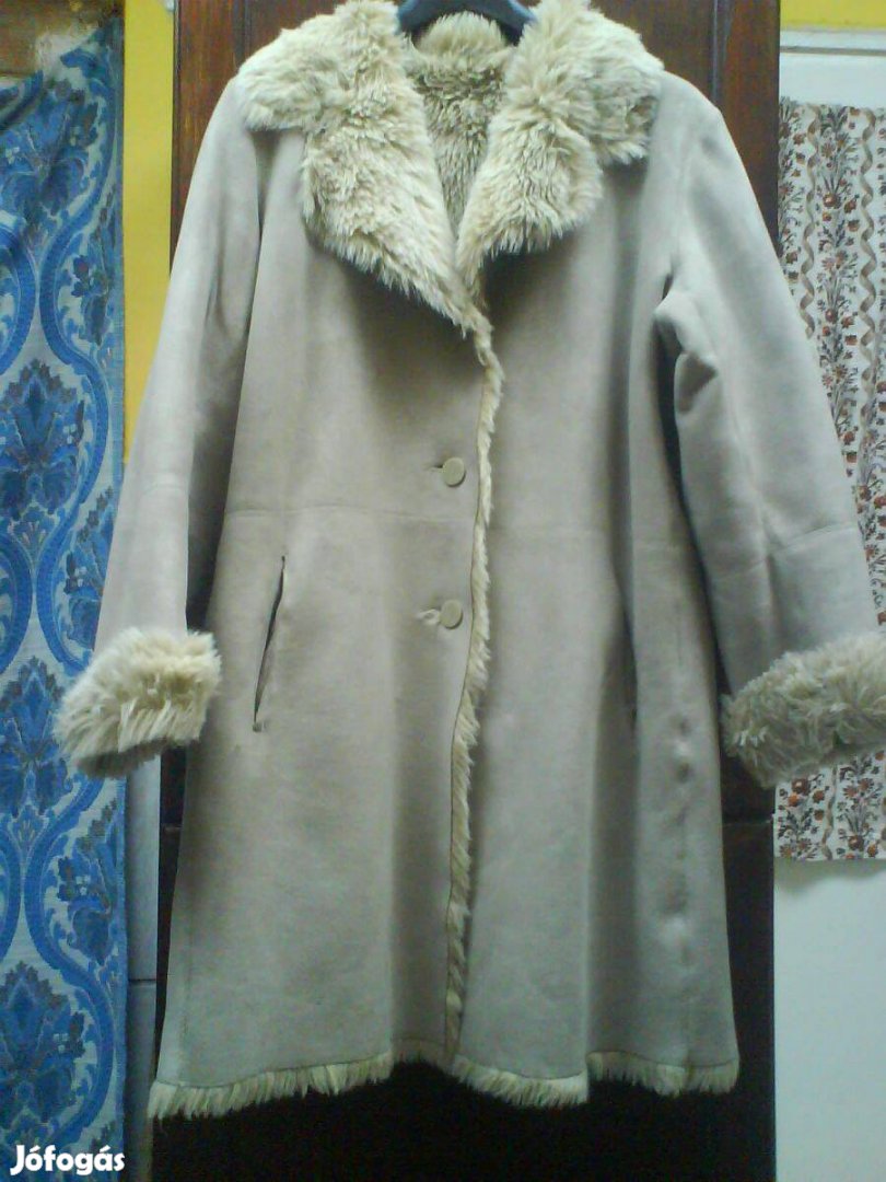 Krém szinű műirha kabát