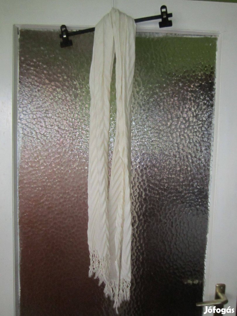 Krémszínű pliszírozott sál