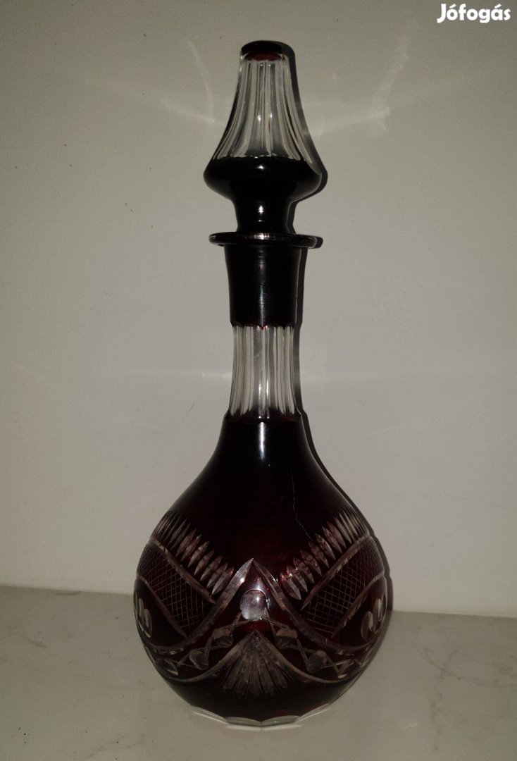 Kristály dekanter eladó. 31 cm magas 12 cm széles