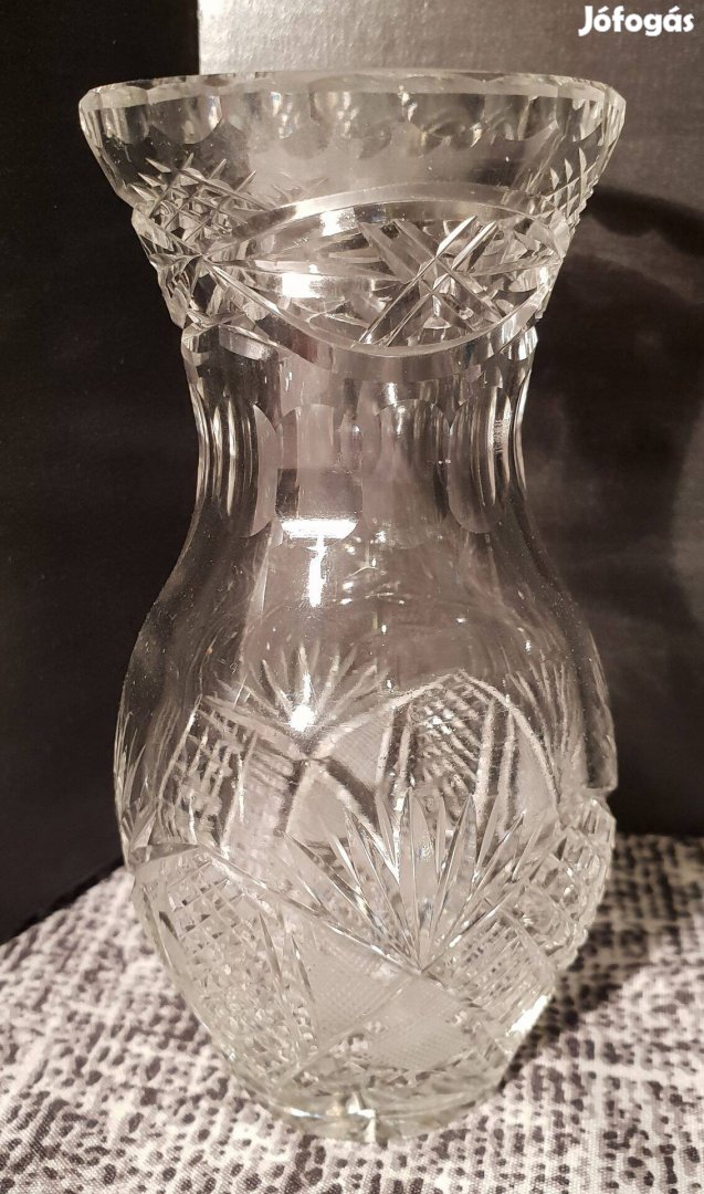 Kristály metszett - csiszolt váza. 13 cm magas