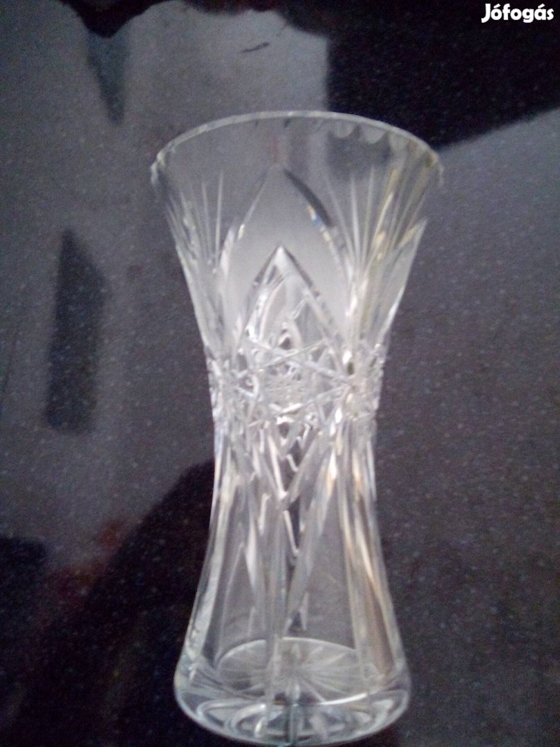Kristály váza (25 cm magas) eladó