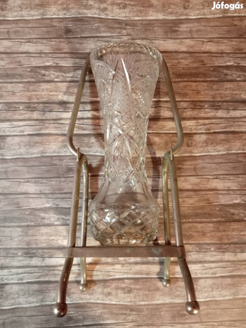 Kristály váza fém állvánnyal 