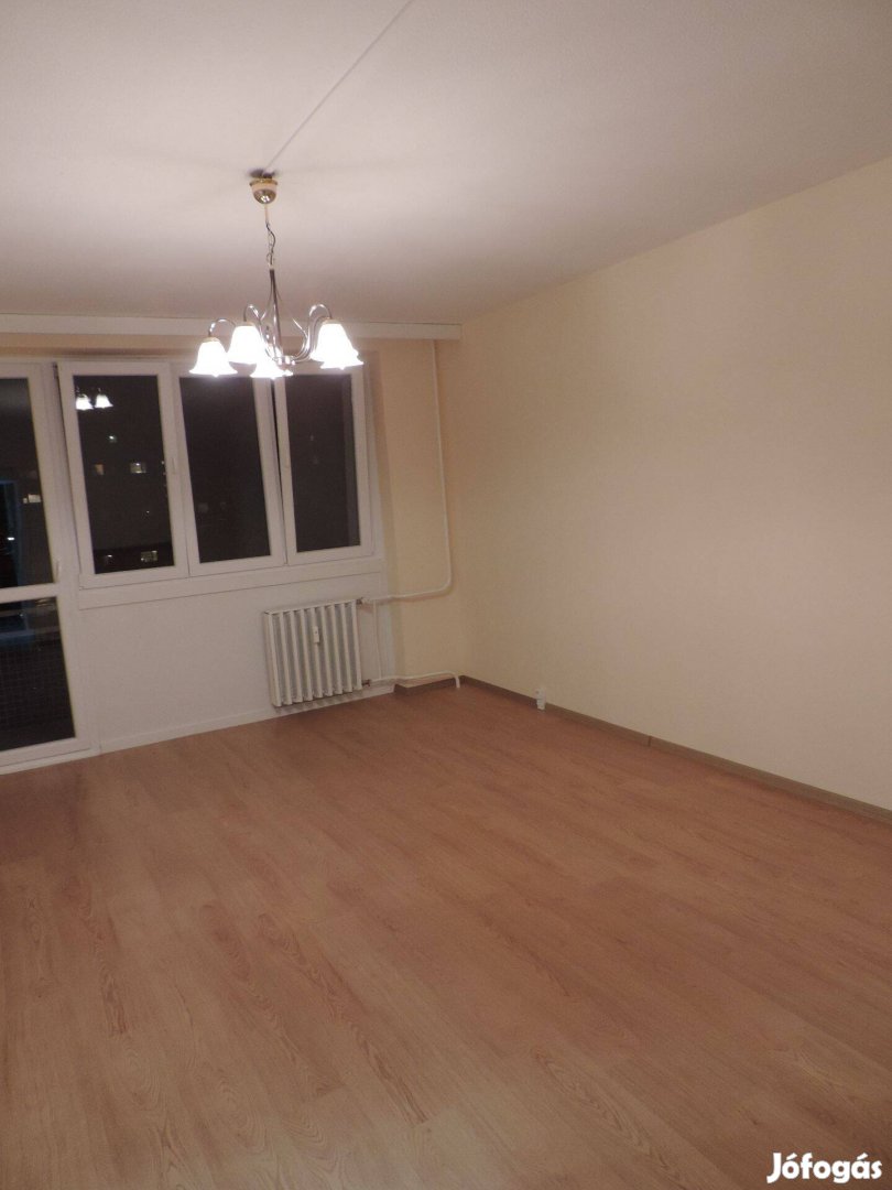 Kristálytéri lakás eladó