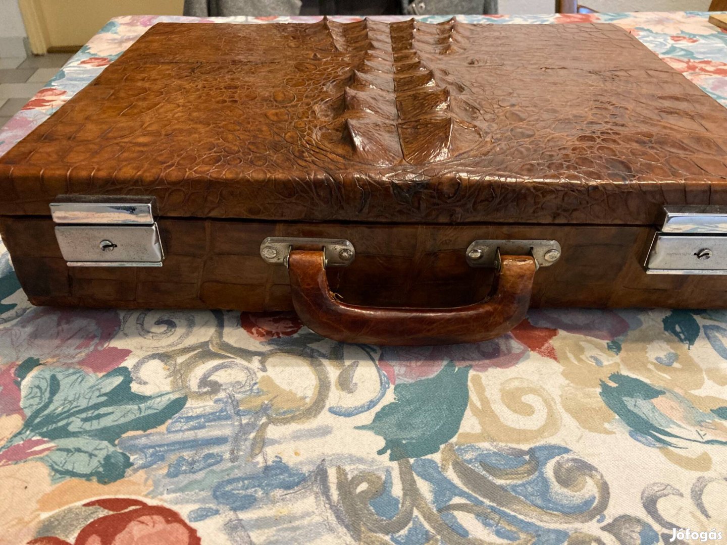 Krokodilbőr diplomatatáska