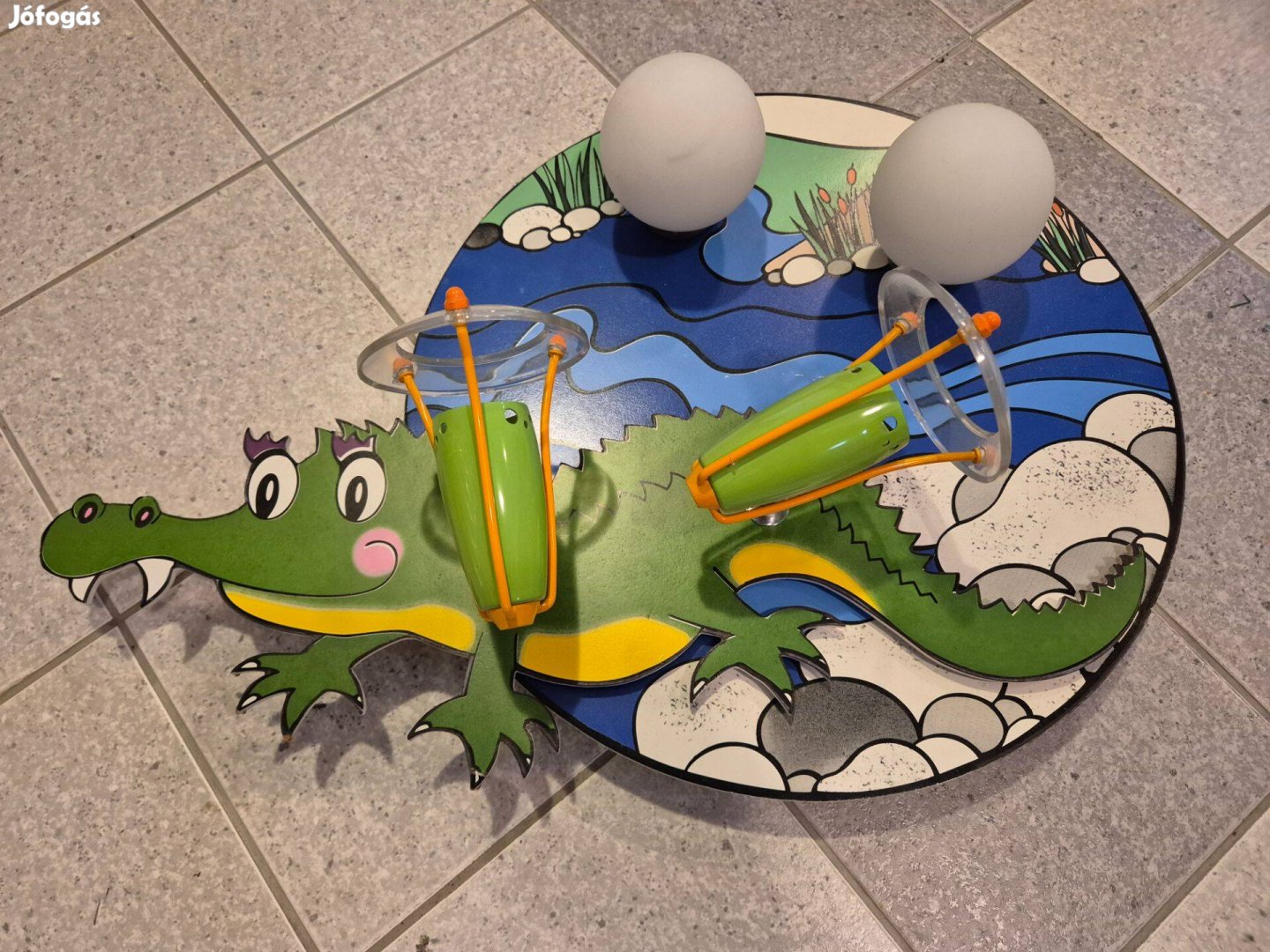 Krokodilos menyeztei lámpa