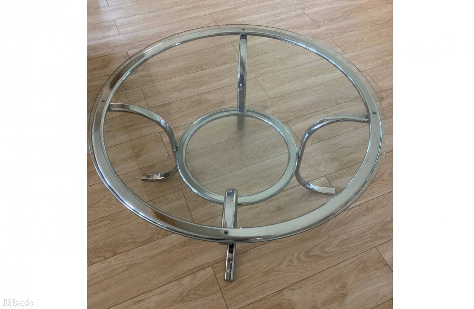 Krómvázas dohányzóasztal két szintű üveglappal