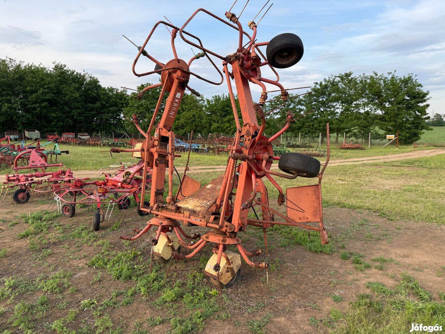 Krone 640-6 rendterítő, rendkezelő, MTZ kategória