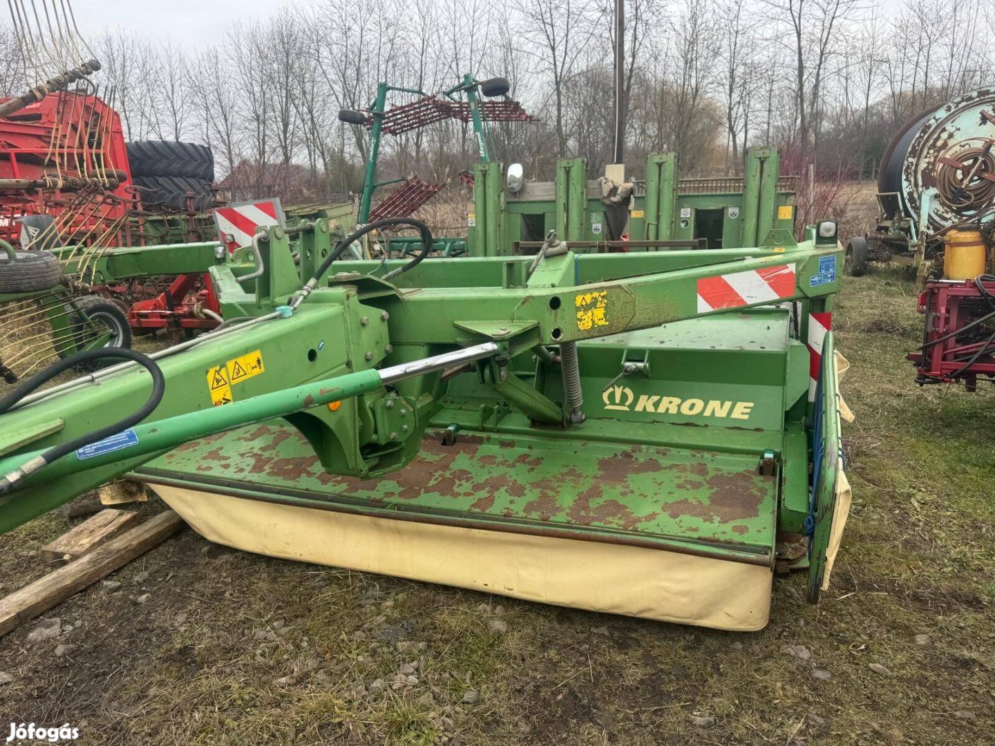 Krone AMT 3200 CV , Vontatott Kasza Szársértővel