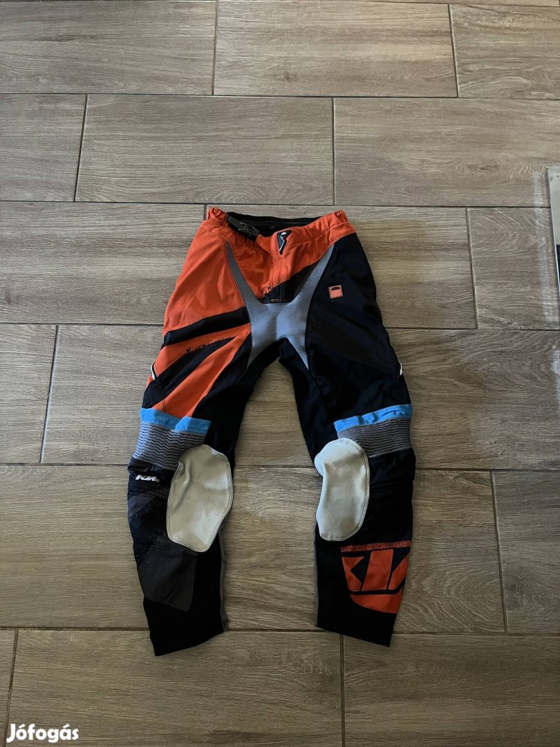 Krossz motoros ruha+ kiegészítők
