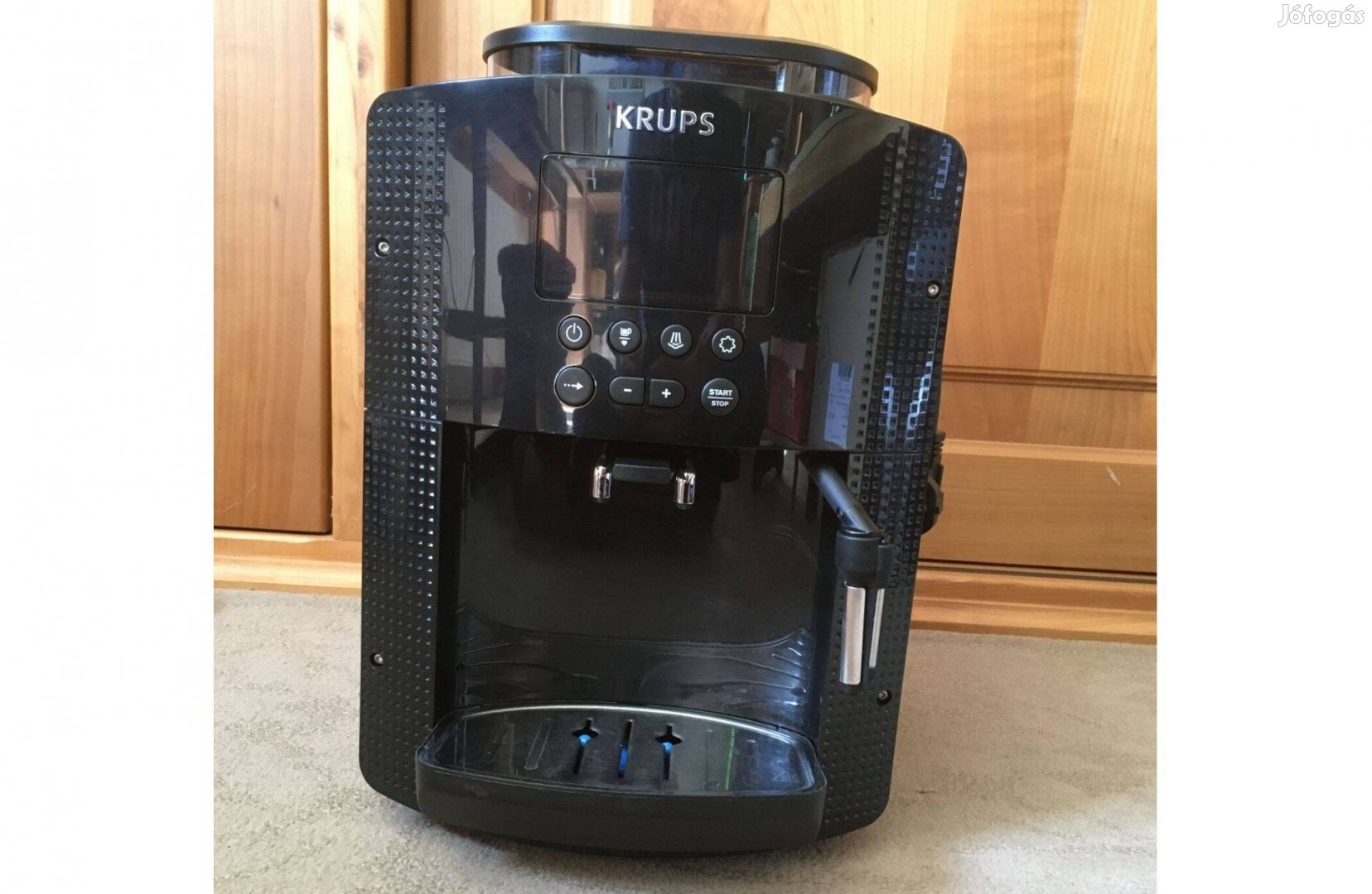 Krups EA81 digitális darálós kávéfőző vízkőtelenítve, pucolva