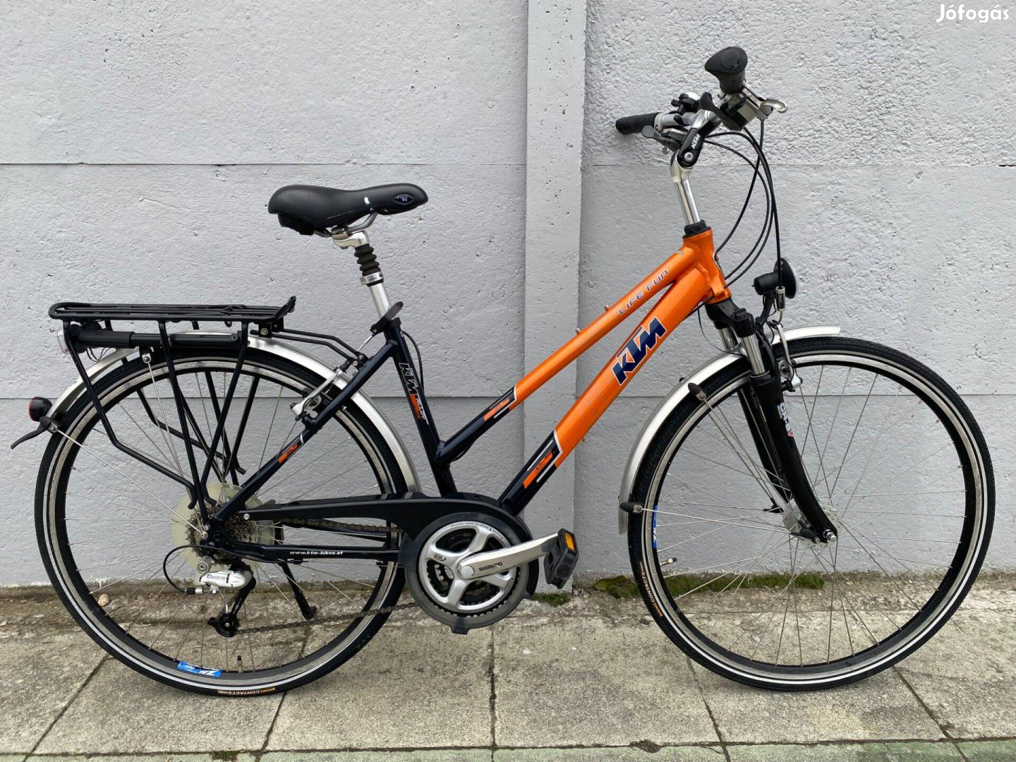 Ktm 28-as aluvázas agydinamós Trekking kerékpár