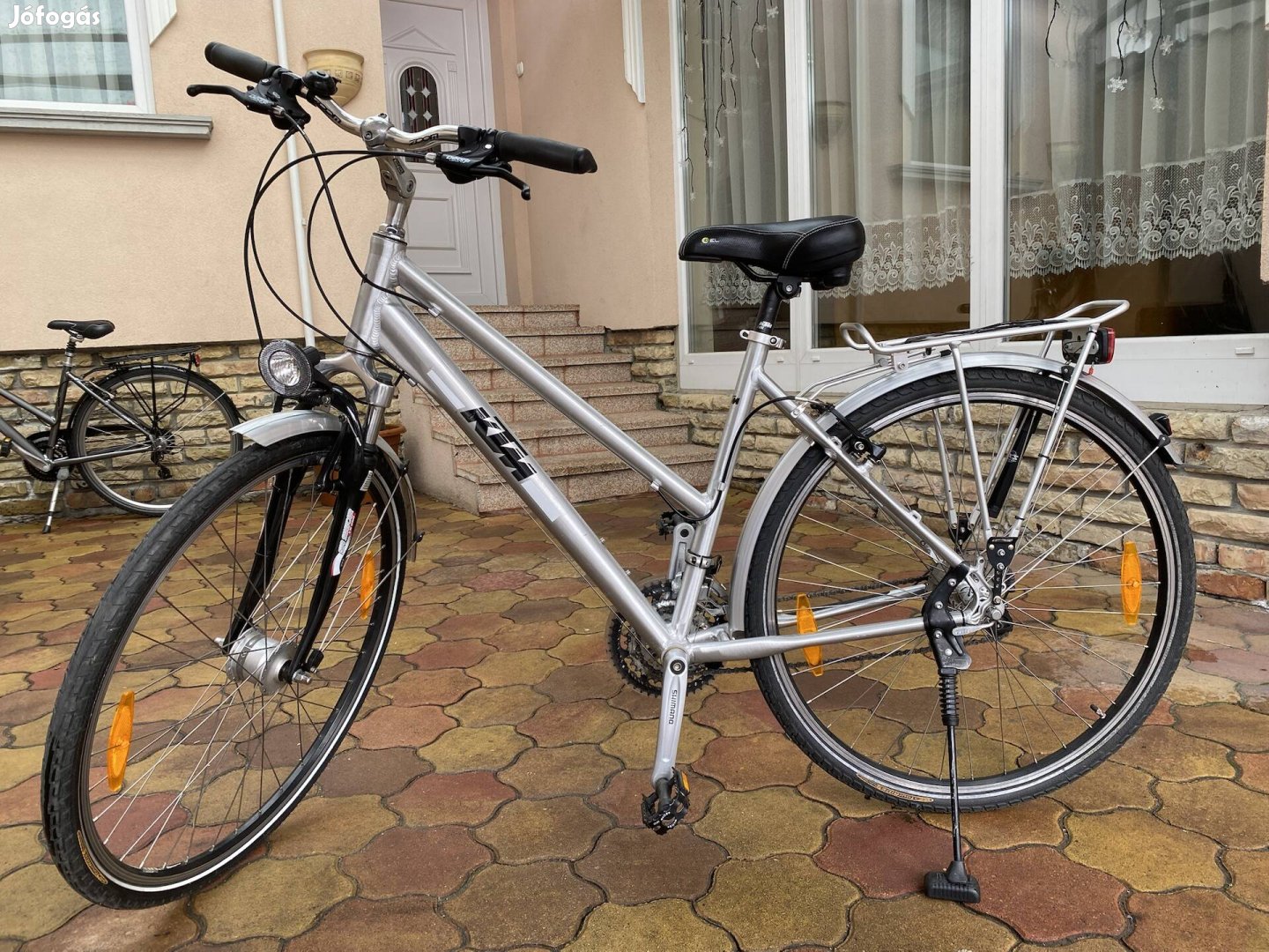 Ktm 28-as aluvázas agydinamós Trekking kerékpár