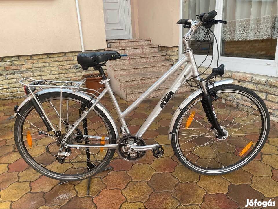 Ktm 28-as aluvázas agydinamós Trekking kerékpár szép