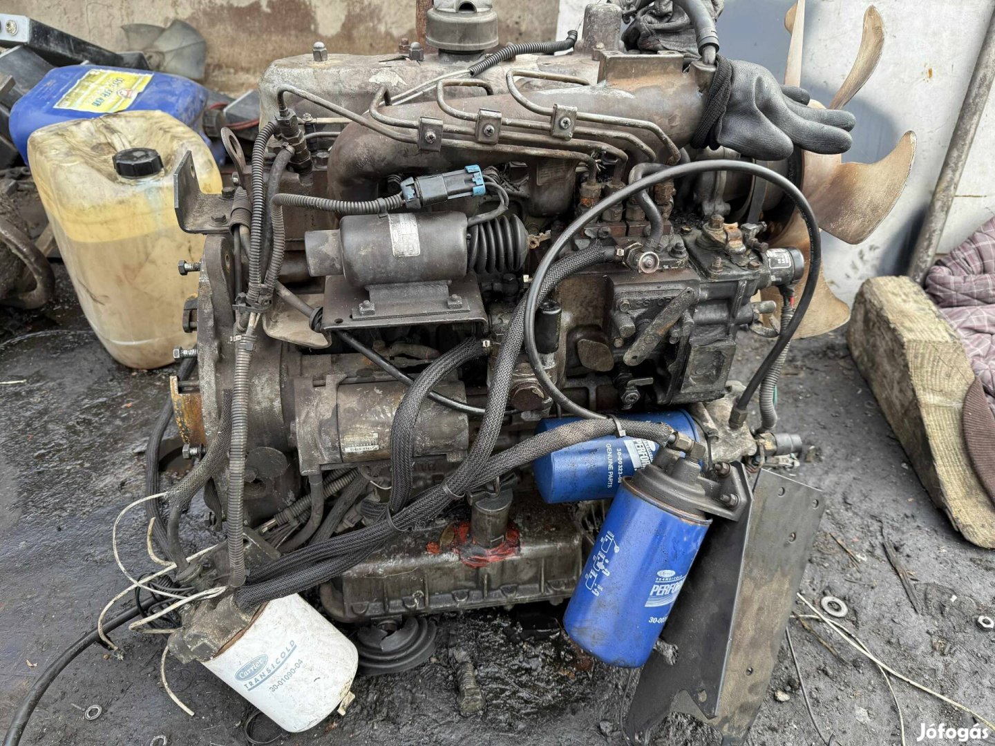 Kubota 4 hengeres motor.