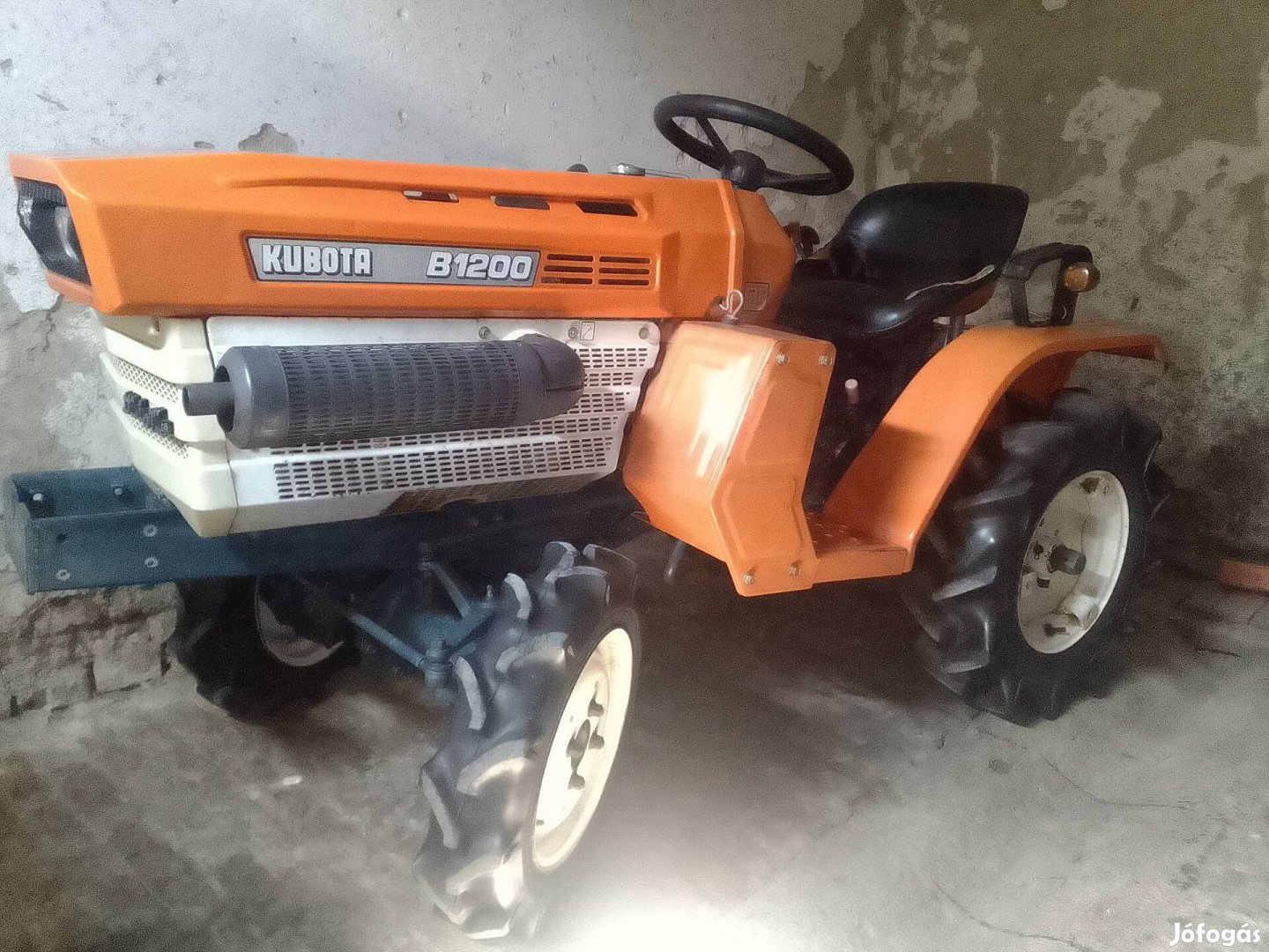 Kubota 4wd japán kistraktor + eszközök 