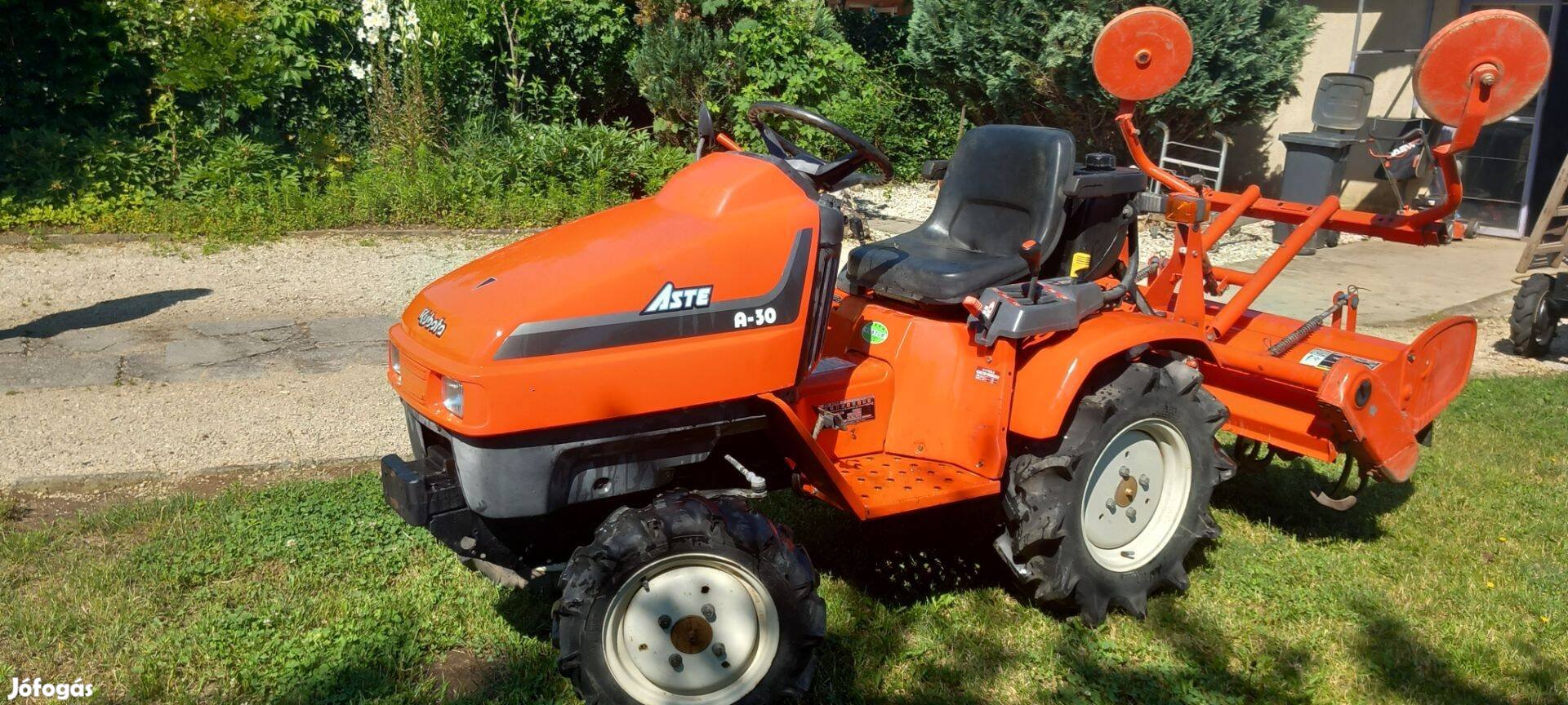 Kubota Astra 13.5 le traktor talajmaróval eladó