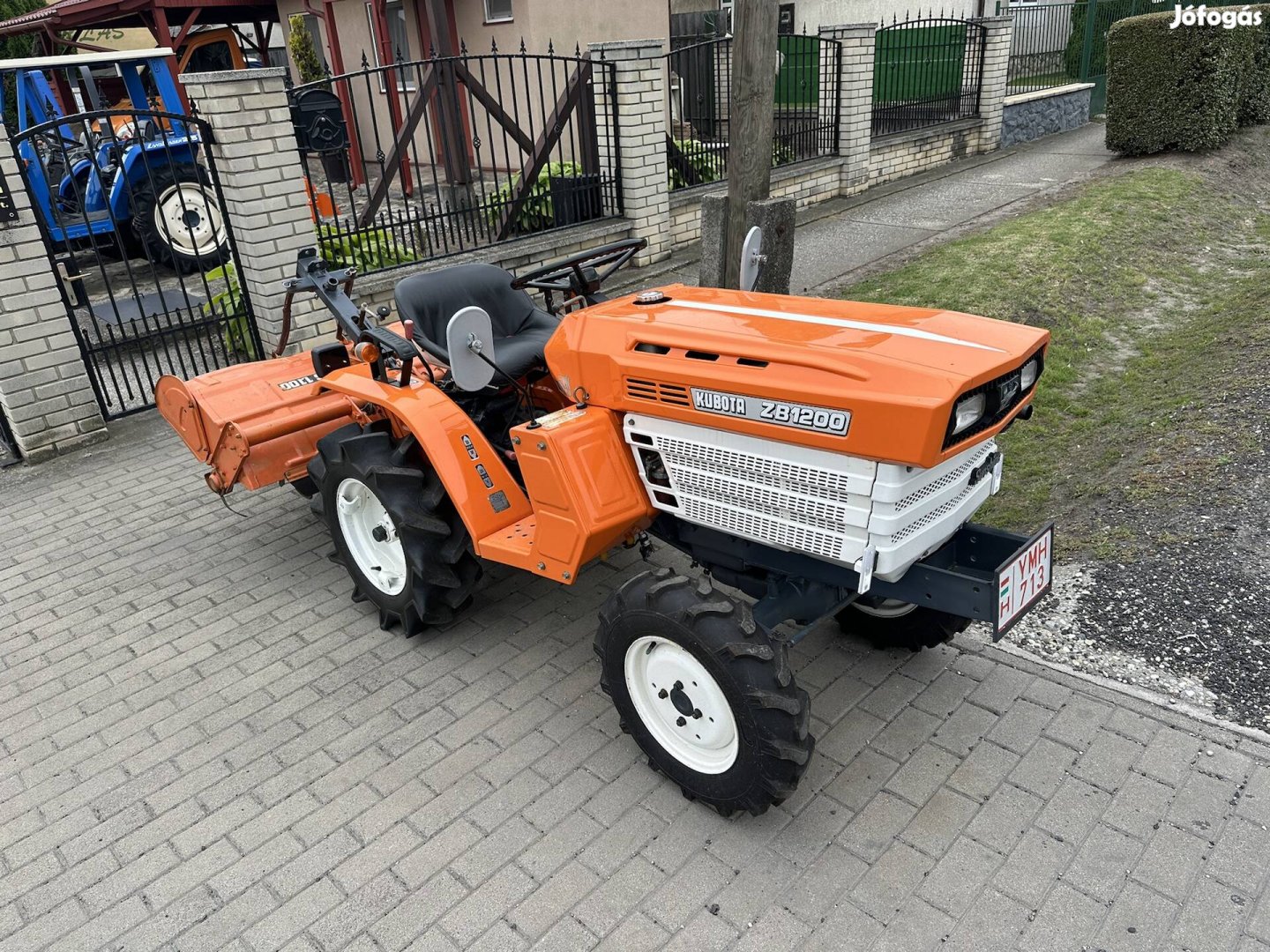 Kubota B1200 4X4 japán traktor 