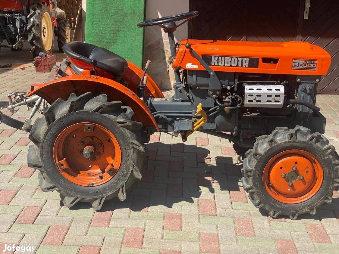 Kubota B6000 japán kistraktor, 11 LE, 4WD + talajmaró