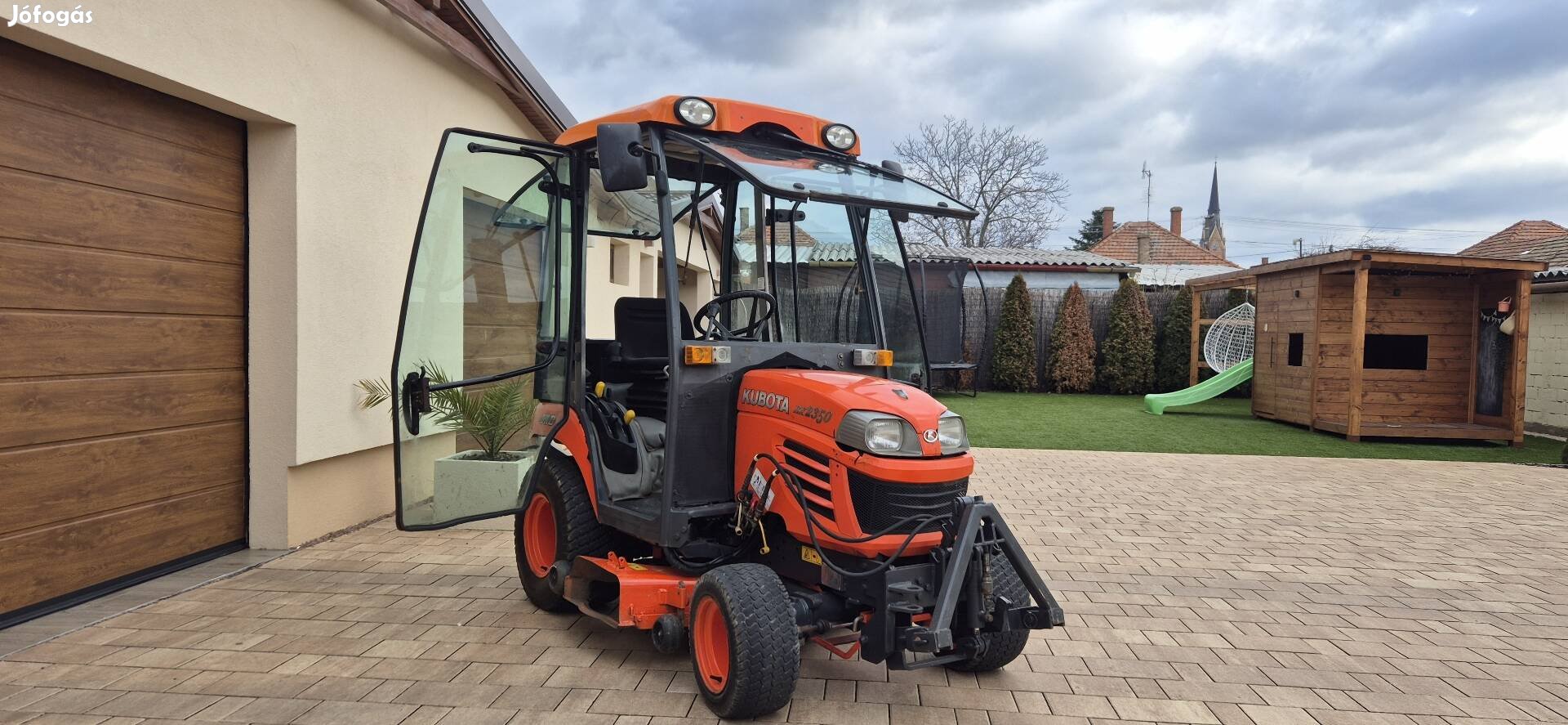 Kubota BX 2350D kommunális traktor fűnyíró Iseki John Deere 